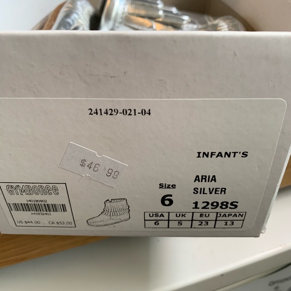 Minnetonka Moccasin infant Size 6 - Picture 2 of 2